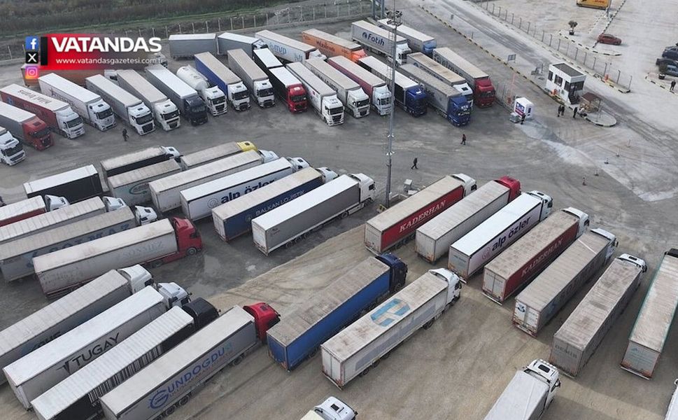 İPSALA’DA TIR YOĞUNLUĞU SÜRÜYOR