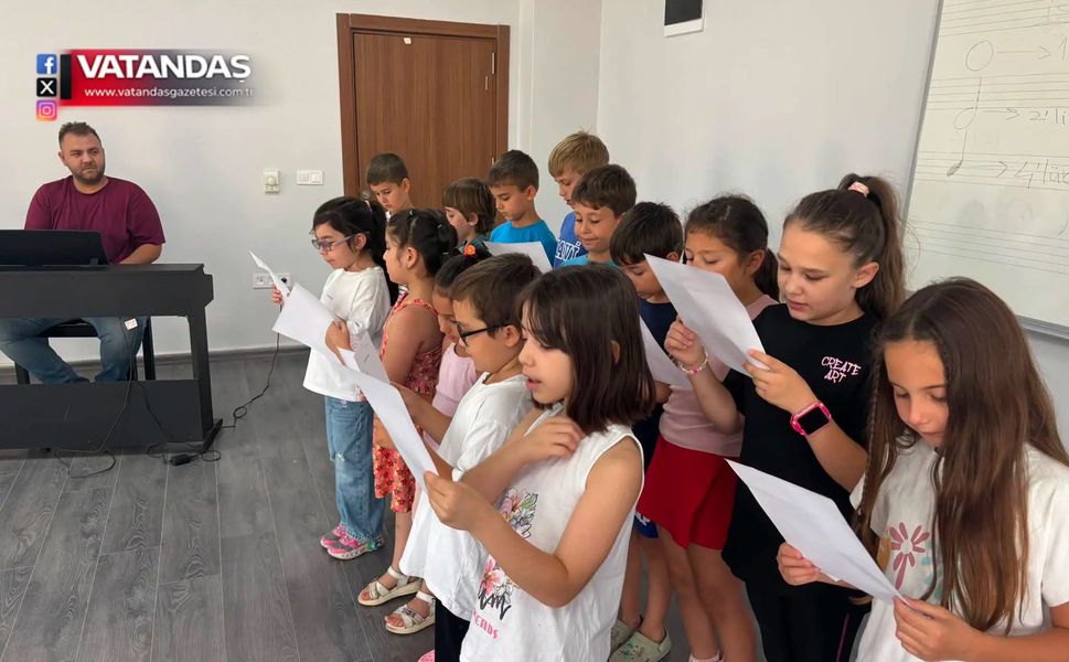 200 ÇOCUK SANATLA BULUŞTU