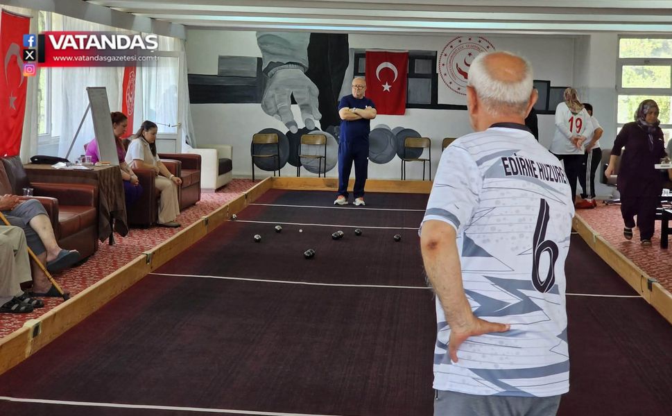 YAŞLILARIN AZMİ VE BAŞARISI ALKIŞ TOPLADI