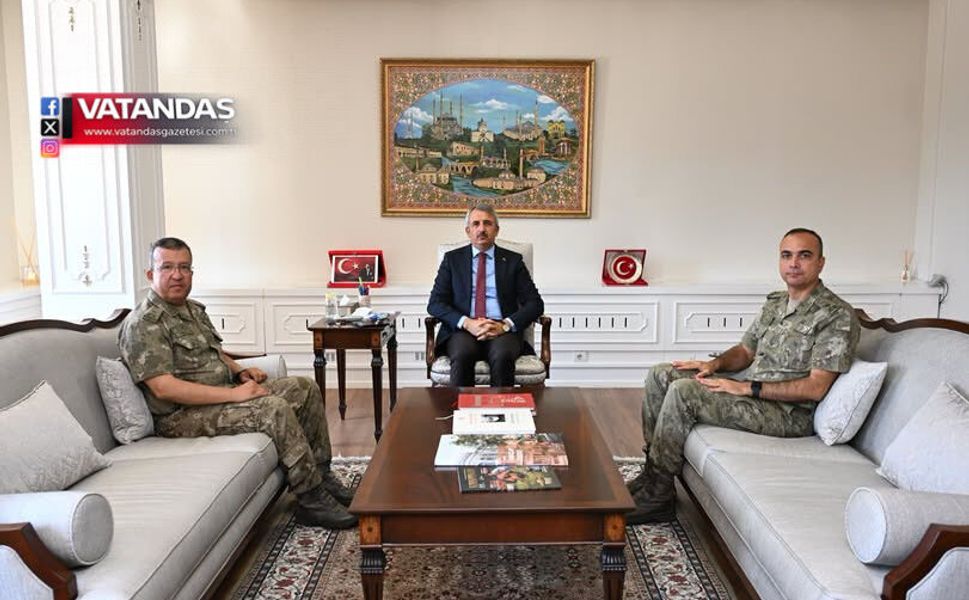 GARNİZON VE HUDUT TUGAY KOMUTANLARINDAN VALİ SEZER’E VEDA ZİYARETİ