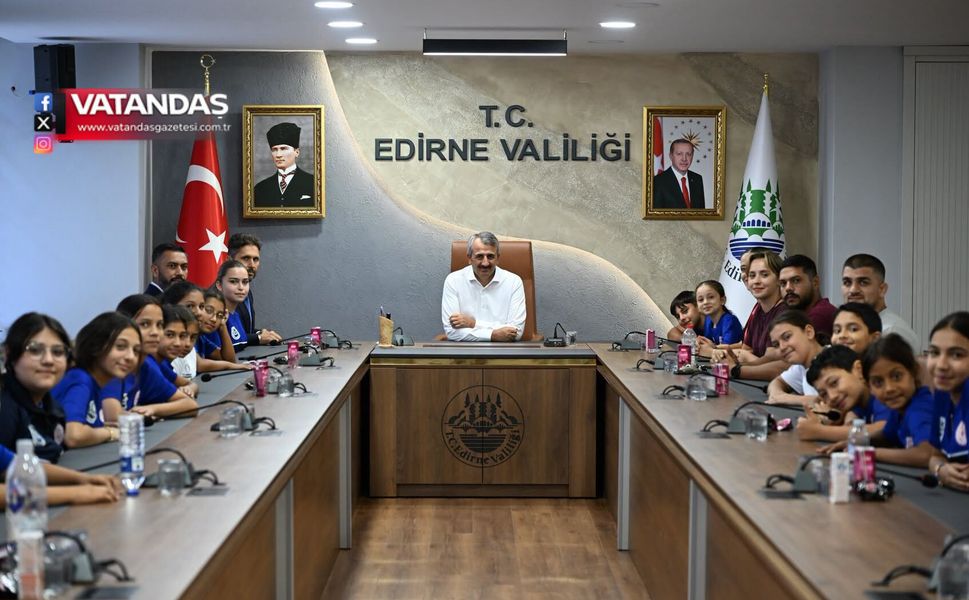 VALİ SEZER, SPORLA BULUŞAN ÇOCUKLARLA BİR ARAYA GELDİ