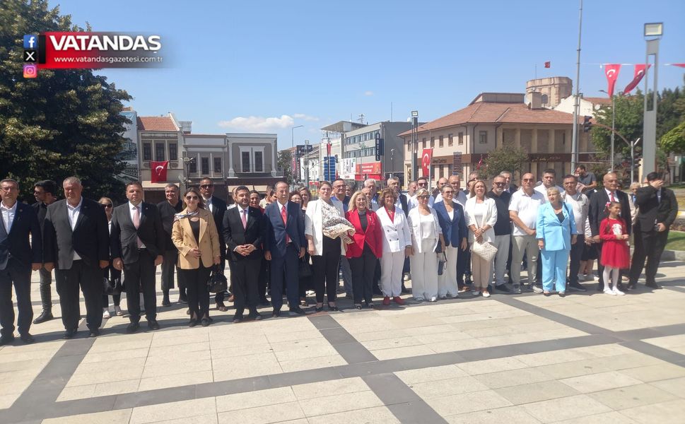 BELEDİYE BANDOSU CHP’LİLERİN İSTİKLAL MARŞINI OKUMASINA EŞLİK ETMEDİ