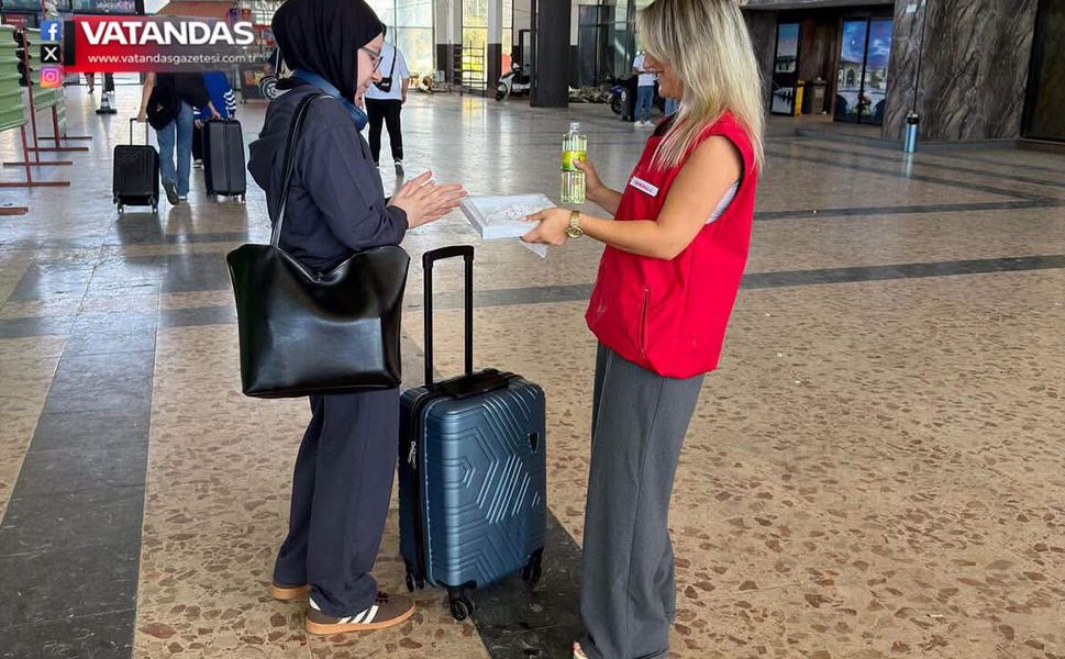 ÜNİVERSİTELİLERE SICAK KARŞILAMA