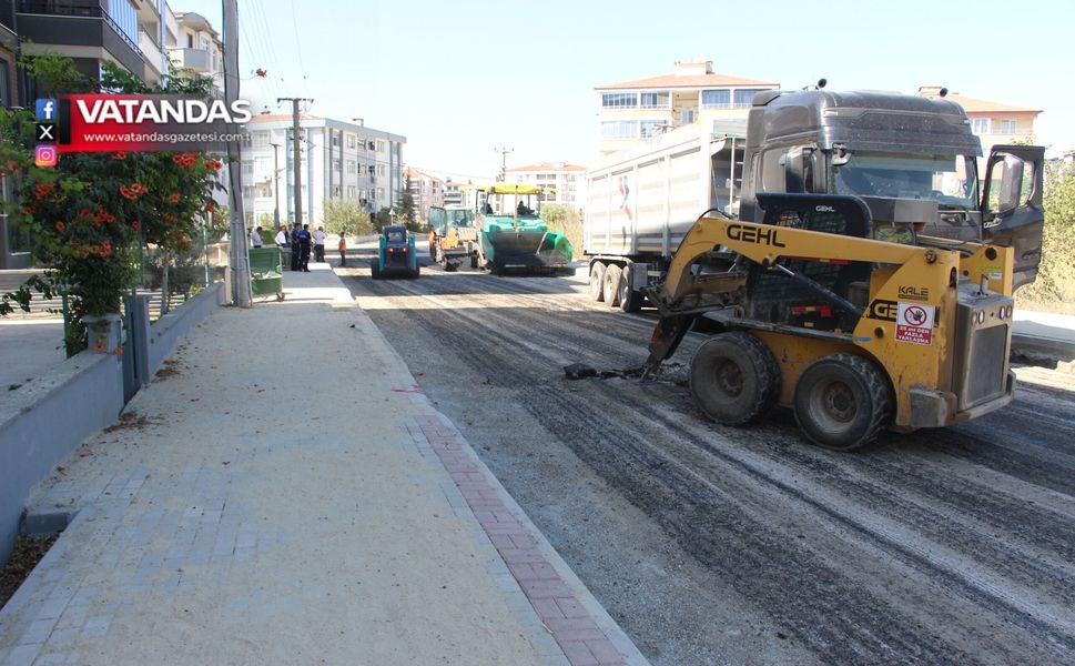 UZUNKÖPRÜ'DE YOLLAR YENİLENİYOR
