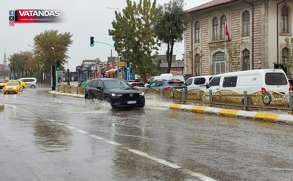 EDİRNE’DE SAĞANAK YAĞIŞ ETKİLİ OLDU