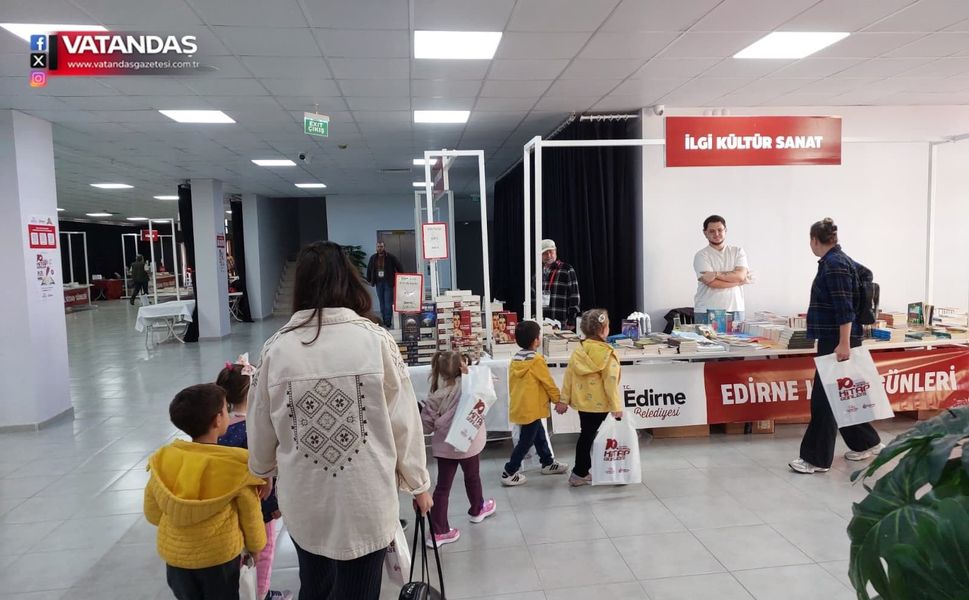 MİNİK OKURLARIN GÖZDESİ HİKÂYE VE ÇİZGİ ROMANLARI OLDU