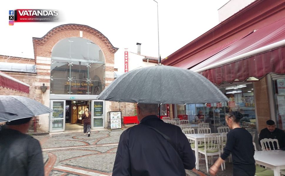 YAĞMURLAR BAŞLADI, ŞEMSİYE FİYATI KATLANDI