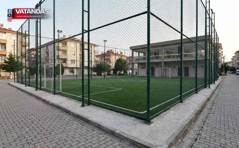 EDİRNE’DE HALI SAHADA 3 SOYUNMA ODASININ KAPISI KIRILDI