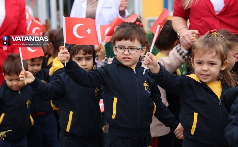 MİNİKLERDEN CUMHURİYET COŞKUSU