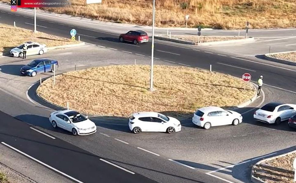 KAZALARA DAVETİYE ÇIKARAN KAVŞAK TEPKİLERE YOL AÇIYOR: “DAHA KAÇ CAN YANACAK”