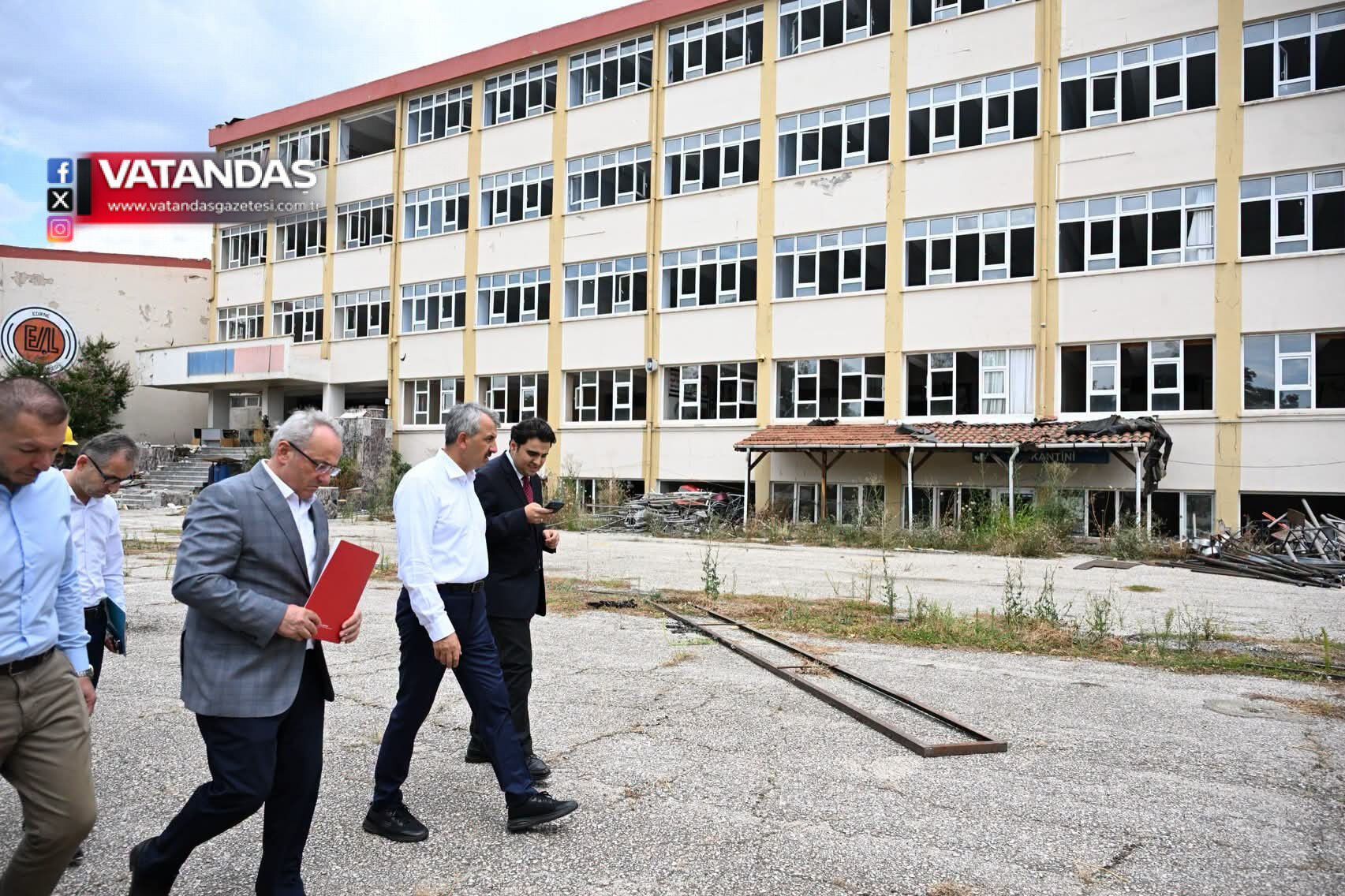 EYBAL YIKILIYOR, YERİNE MODERN OKUL YAPILACAK