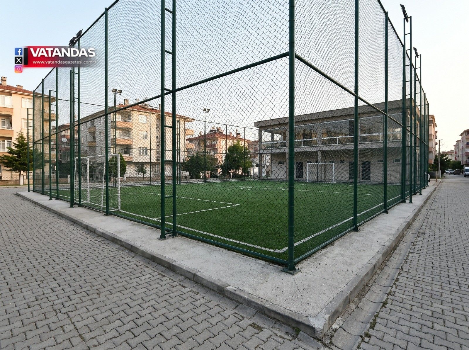 EDİRNE’DE HALI SAHADA 3 SOYUNMA ODASININ KAPISI KIRILDI